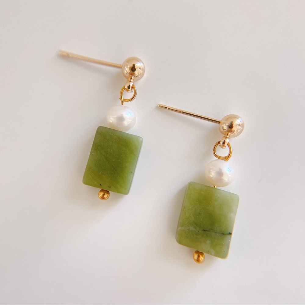 Olive green jade pearl mini dangle earring